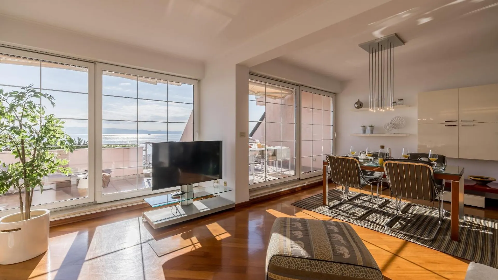 Luxury Apartment Zen Split